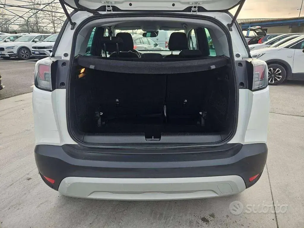 Usata Opel Crossland Elegance 131 CV (96 kW) 2024 Grigio SUV