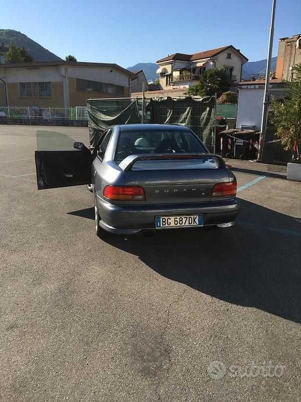Usata Subaru Impreza 1999 Grigio Berlina