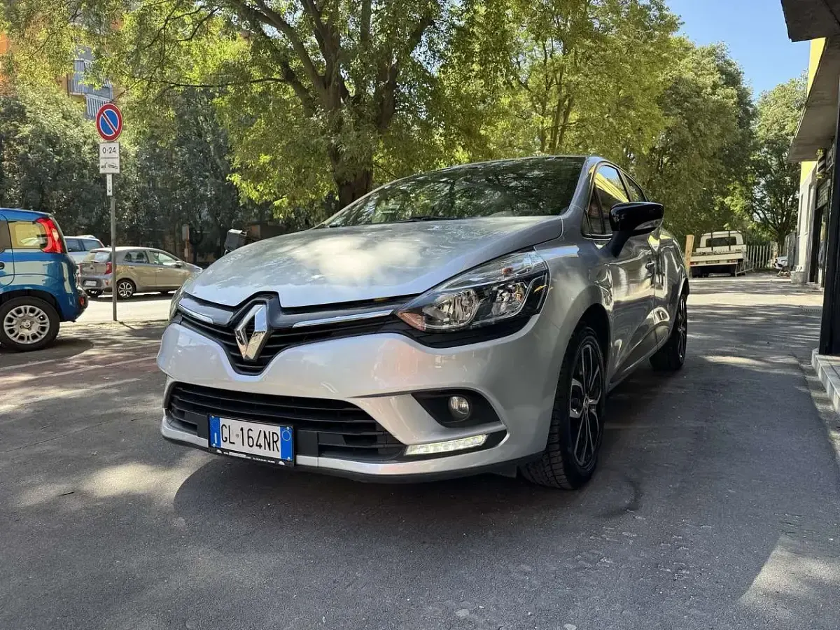 Usata Renault Clio V 90 CV (66 kW) 2020 Argento Berlina