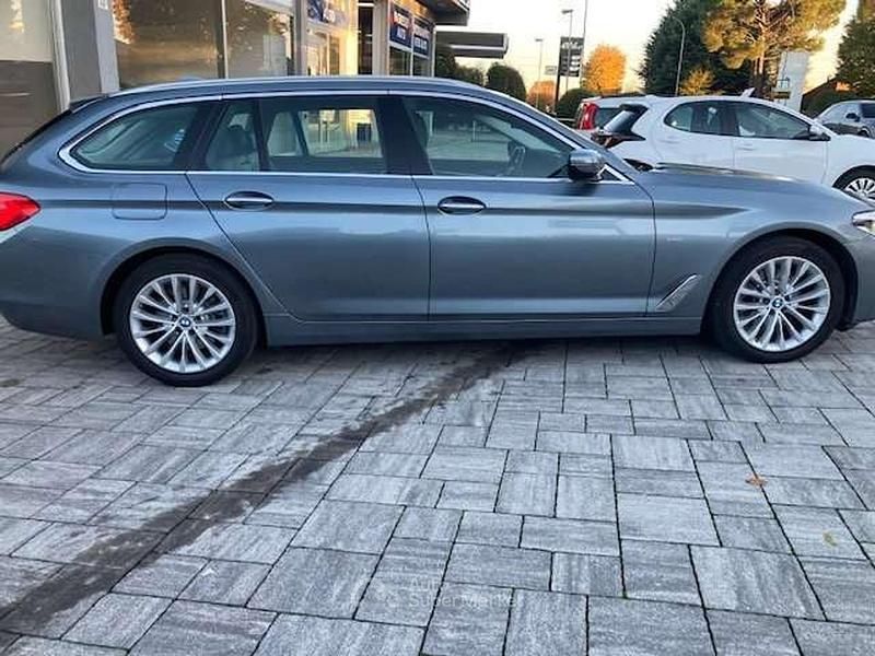 Usata BMW 520 Luxury Line 190 CV (139 kW) 2019 Grigio Station wagon