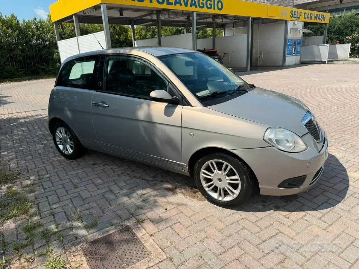 Usata Lancia Ypsilon 77 CV (56 kW) 2009 Giallo Utilitaria