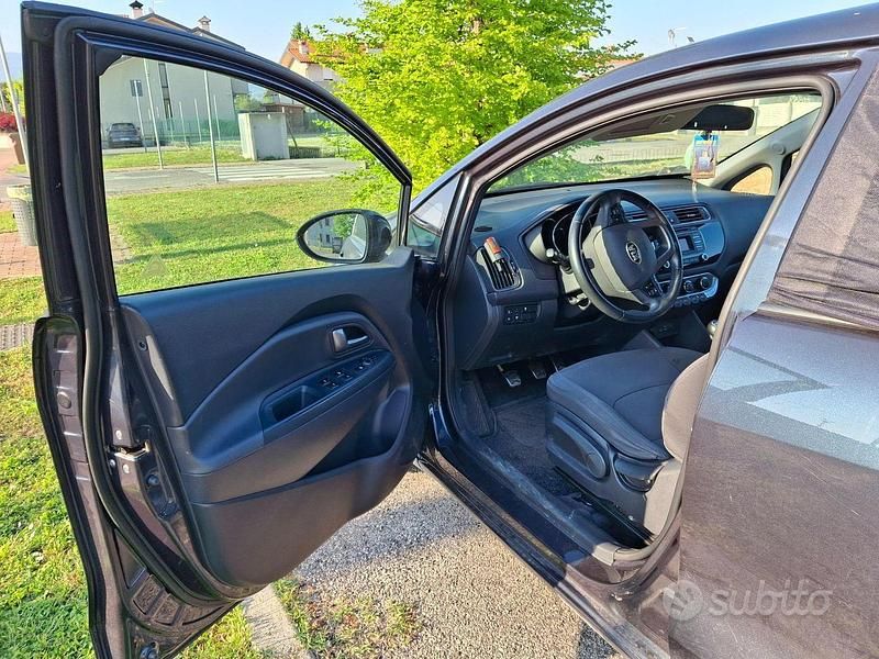 Usata Kia Rio 90 CV (66 kW) 2015 Nero Utilitaria