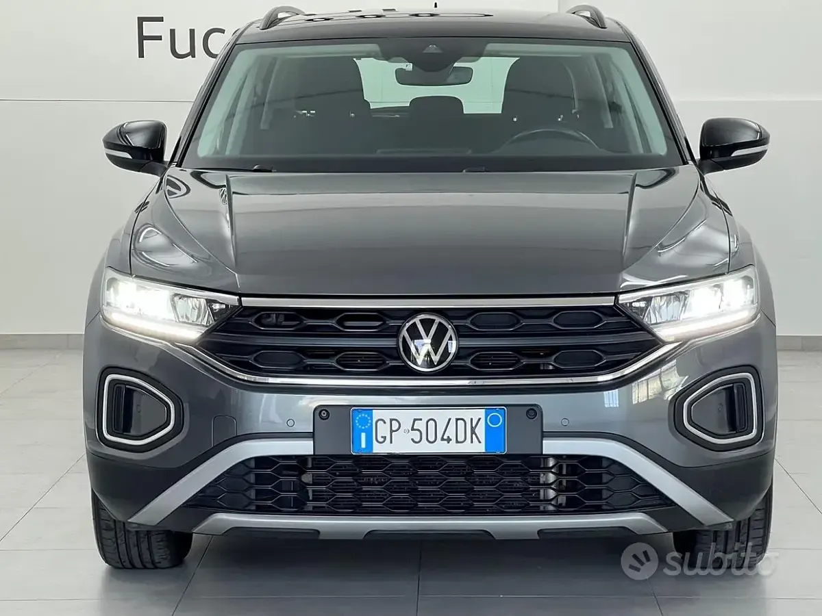 Usata VW T-Roc Life 116 CV (85 kW) 2023 Grigio SUV