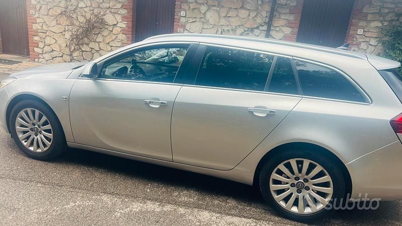 Usata Opel Insignia 140 CV (102 kW) 2012 Grigio Station wagon