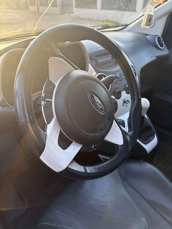 Usata Ford Ka 75 CV (55 kW) 2010 Rosso Berlina