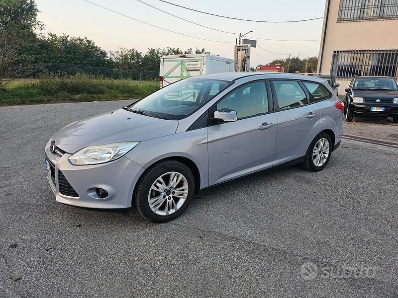 Blu Usata 2012 Ford Focus Tre volumi | 4400 € (Super prezzo) - Immagine 1/4