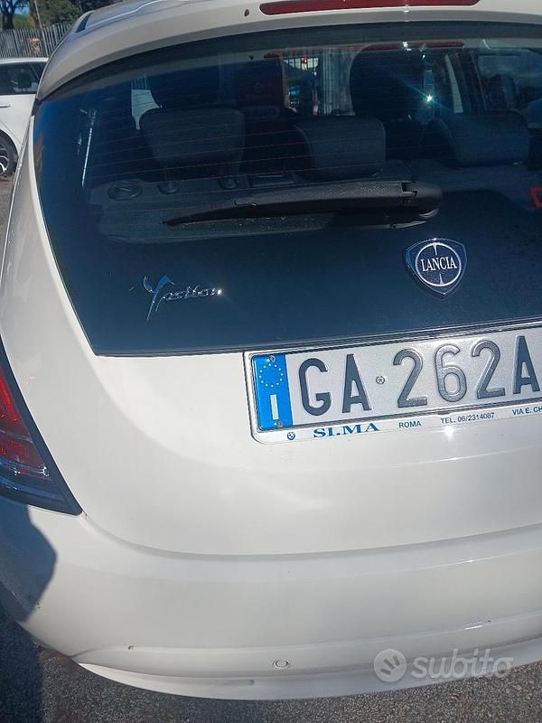 Usata Lancia Ypsilon Gold 69 CV (50 kW) 2019 Bianco Utilitaria