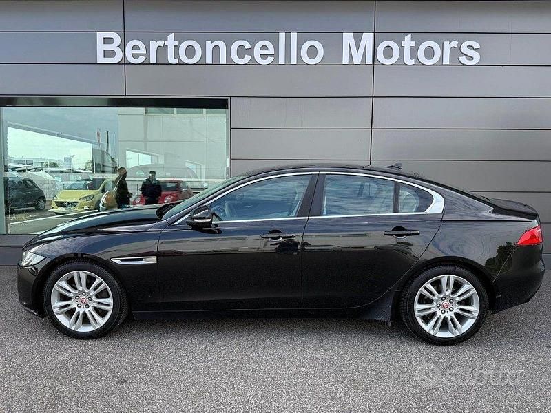 Usata Jaguar XE Prestige 180 CV (132 kW) 2016 Nero Berlina