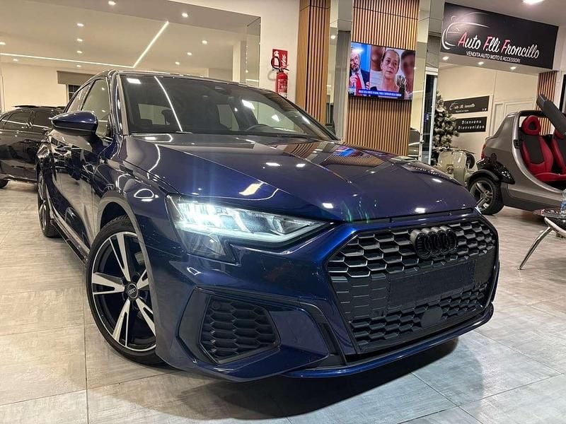 Blu/azzurro Usata 2022 Audi A3 S-Line Tre volumi | 27.000 € (Buon prezzo) - Immagine 1/4