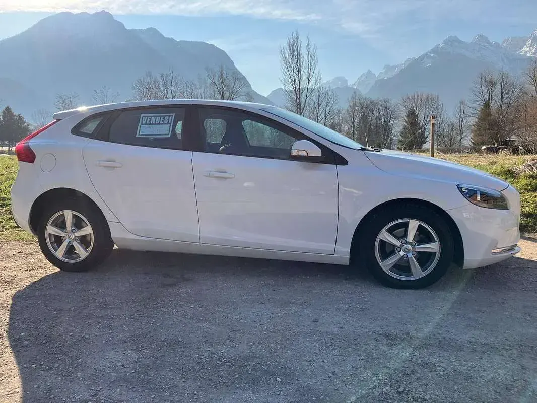 Usata Volvo V40 Business Edition 120 CV (88 kW) 2018 Bianco Berlina