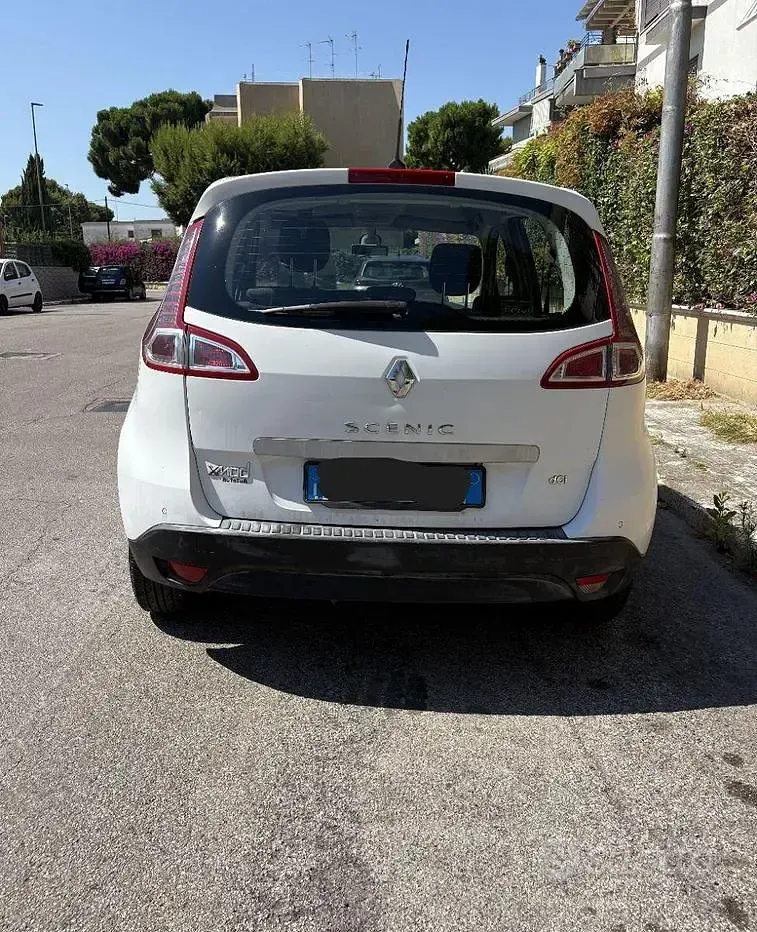 Usata Renault Scénic 110 CV (80 kW) 2009 Bianco Monovolume