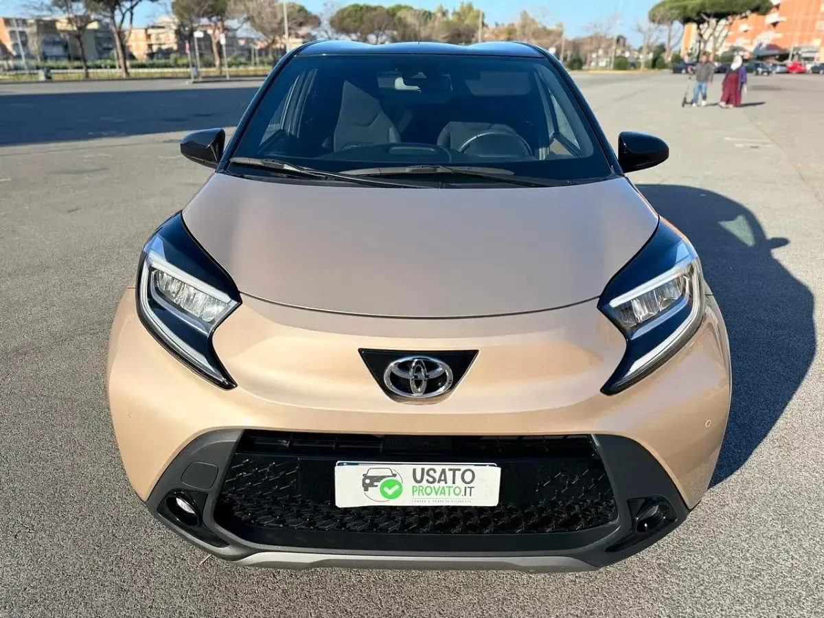 Usata Toyota Aygo X 72 CV (52 kW) 2023 Oro SUV