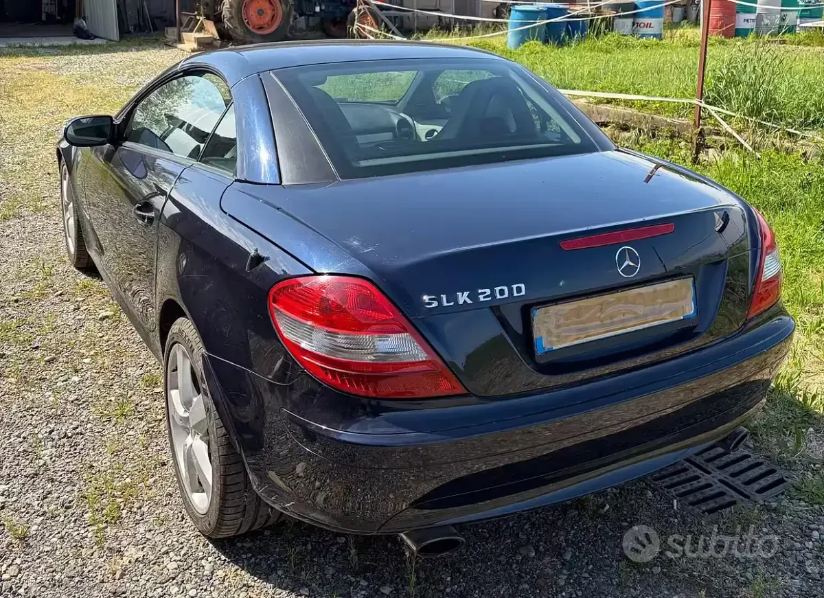 Usata Mercedes SLK200 163 CV (119 kW) 2006 Blu Cabrio