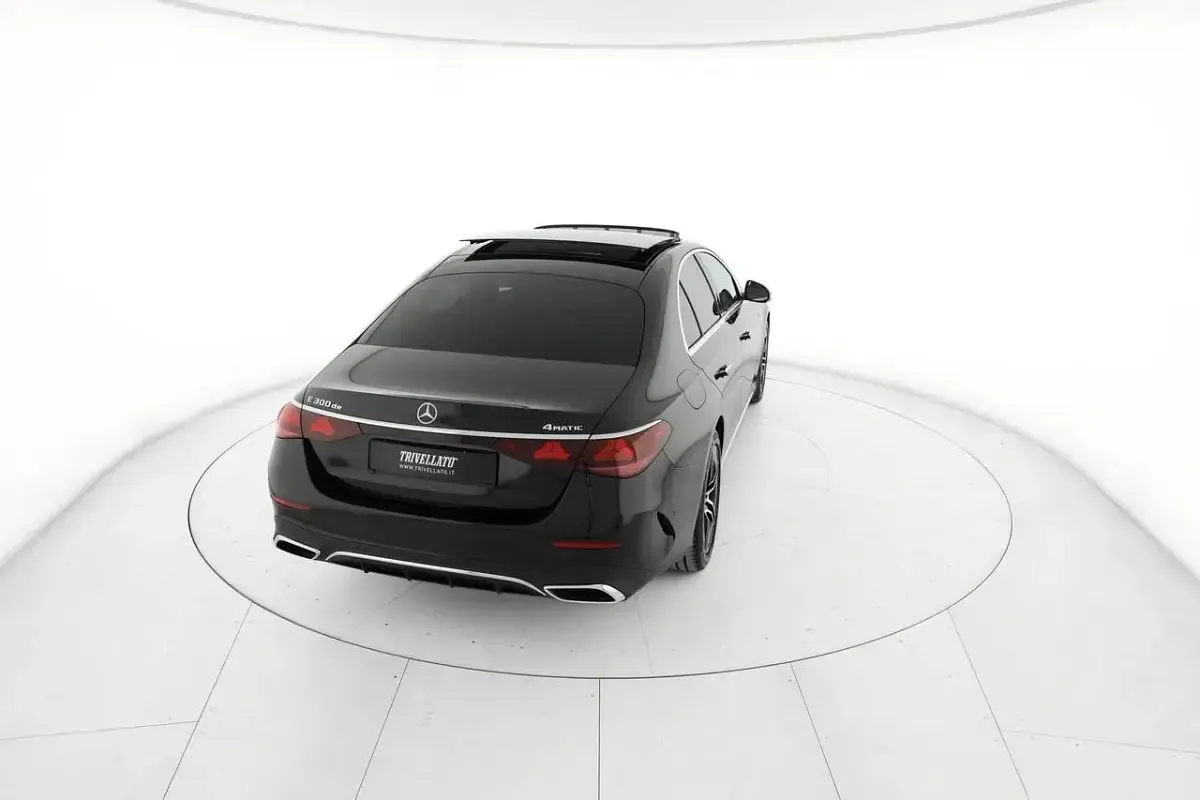 Usata Mercedes E300 AMG Line Premium Plus 313 CV (230 kW) 2025 Nero ossidiana metallizzato Berlina