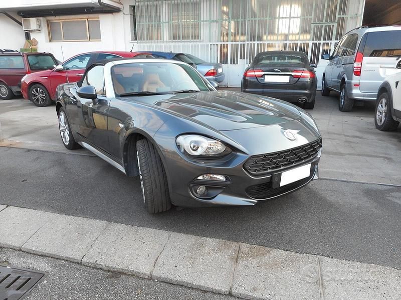 Usata Fiat 124 Spider 140 CV (102 kW) 2017 Grigio Cabrio