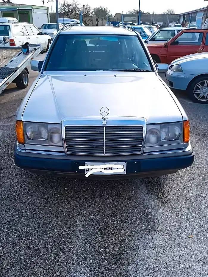 Gebraucht Mercedes E250 90 PS (66 kW) 1991 Grau Kombi