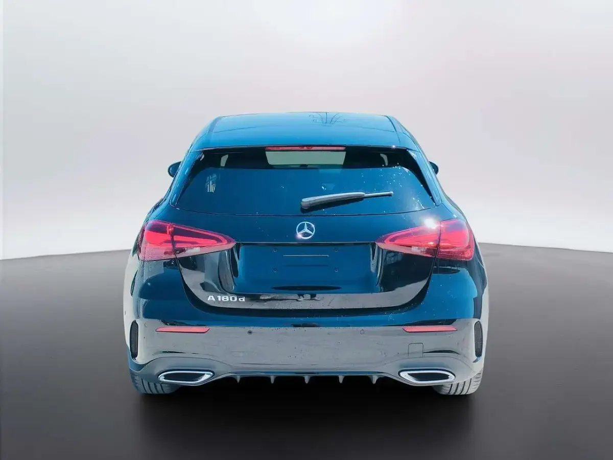 Nuova Mercedes A180 116 CV (85 kW) 2026 Nero notte Berlina