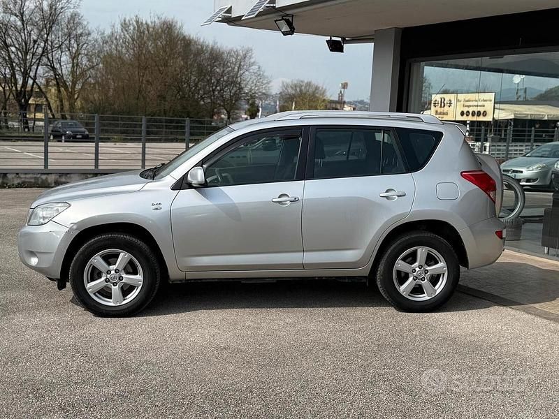 Usata Toyota RAV4 Sol 136 CV (100 kW) 2007 Grigio SUV