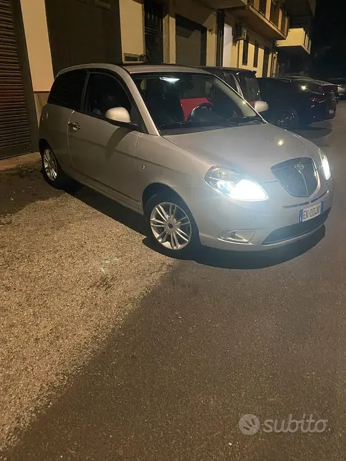 Usata Lancia Ypsilon 75 CV (55 kW) 2011 Grigio Utilitaria