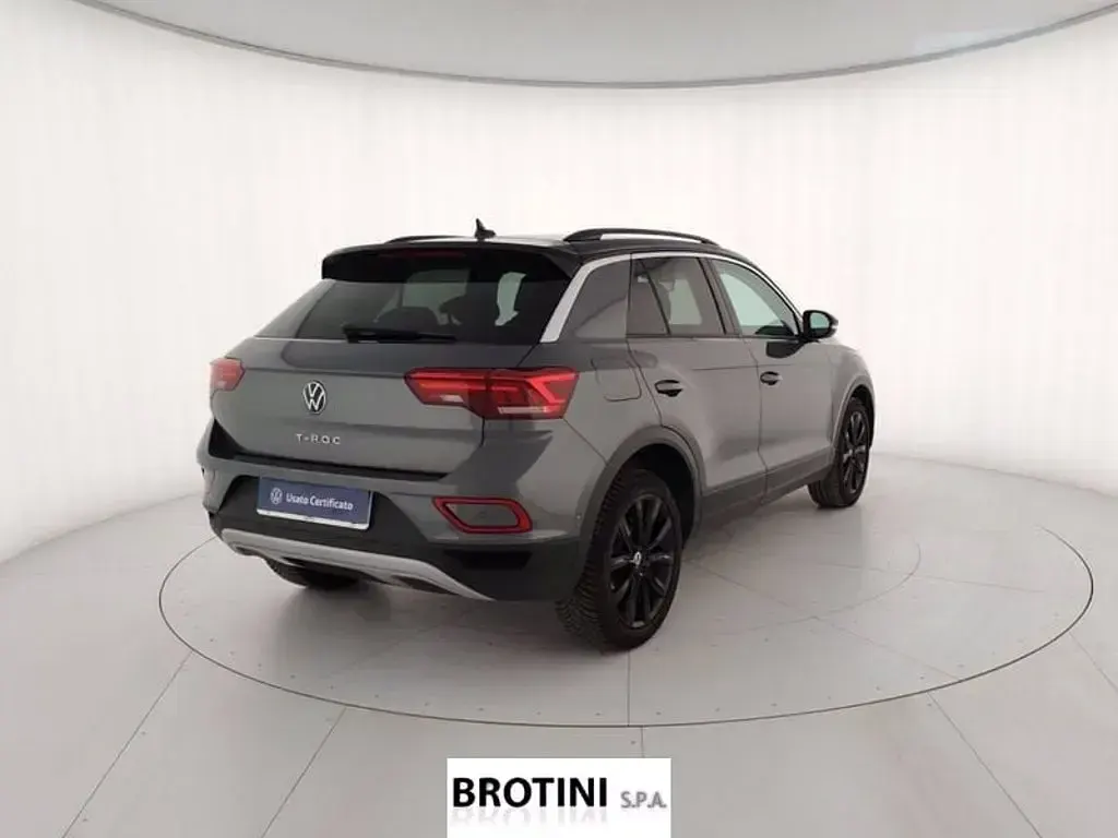 Usata VW T-Roc Sport 116 CV (85 kW) 2024 Grigio metallizzato SUV