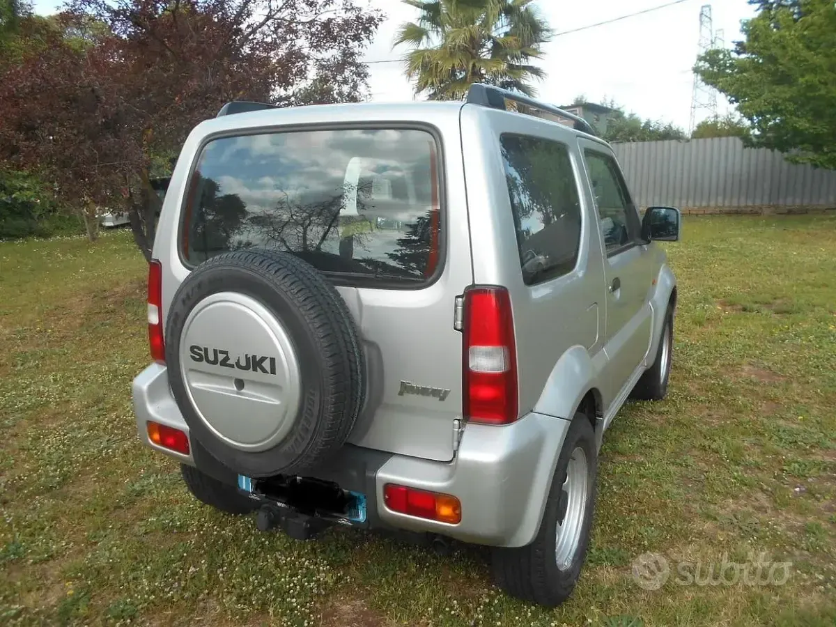 Usata Suzuki Jimny 85 CV (62 kW) 2008 Grigio SUV