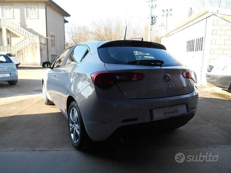 Usata Alfa Romeo Giulietta Business 105 CV (77 kW) 2013 Bianco Berlina