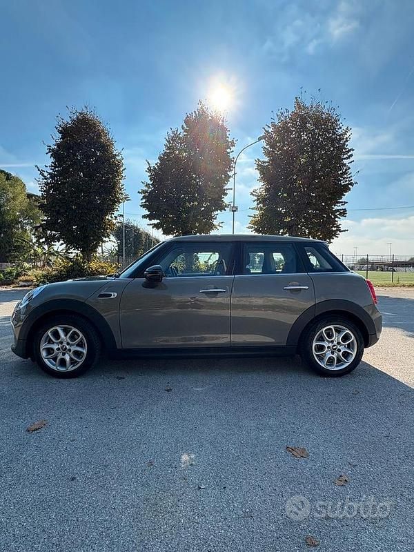 Usata Mini ONE 102 CV (75 kW) 2019 Verde Utilitaria