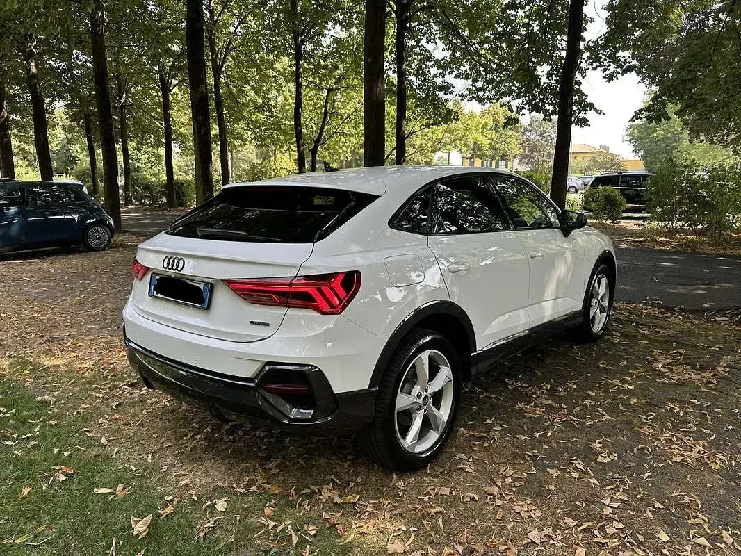 Usata Audi Q3 Sportback Ambiente 150 CV (110 kW) 2023 Bianco SUV