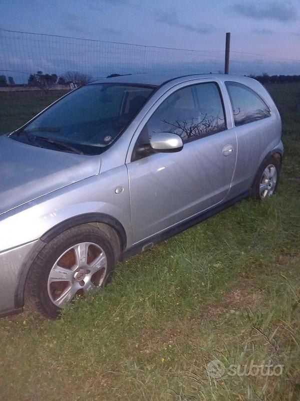 Usata Opel Corsa 69 CV (50 kW) 2005 Utilitaria