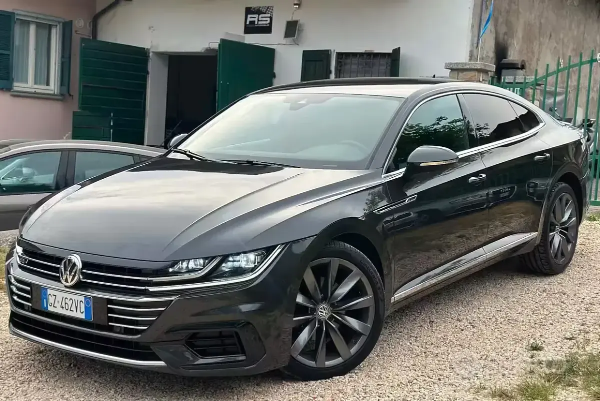 Usata VW Arteon R-line 190 CV (139 kW) 2018 Grigio Utilitaria