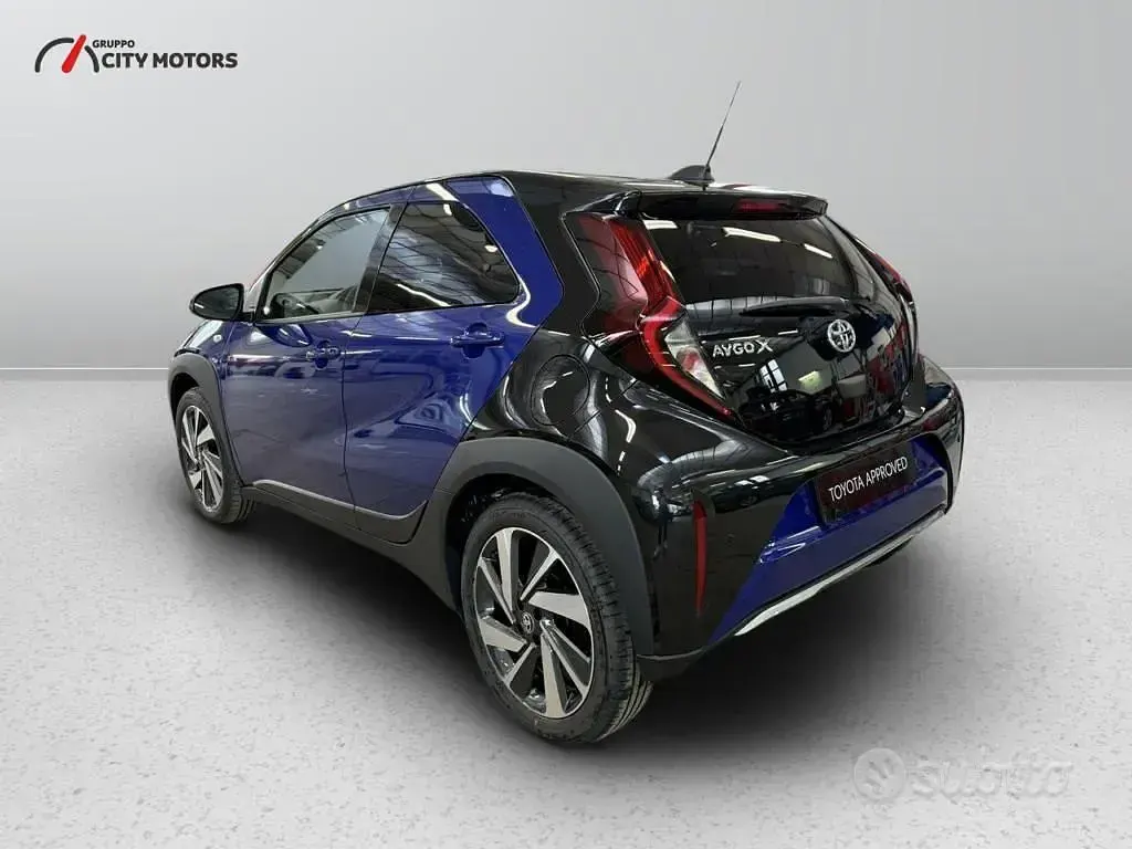 Usata Toyota Aygo X Lounge 72 CV (52 kW) 2024 Blu SUV