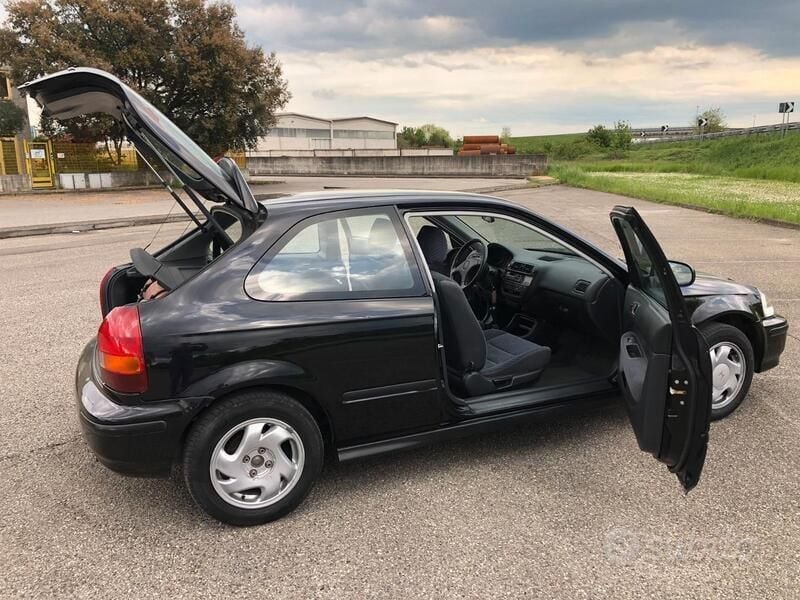 Usata Honda Civic 90 CV (66 kW) 1996 Nero