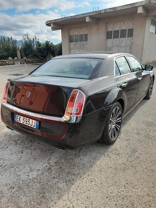 Usata Lancia Thema 239 CV (175 kW) 2011 Marrone Berlina