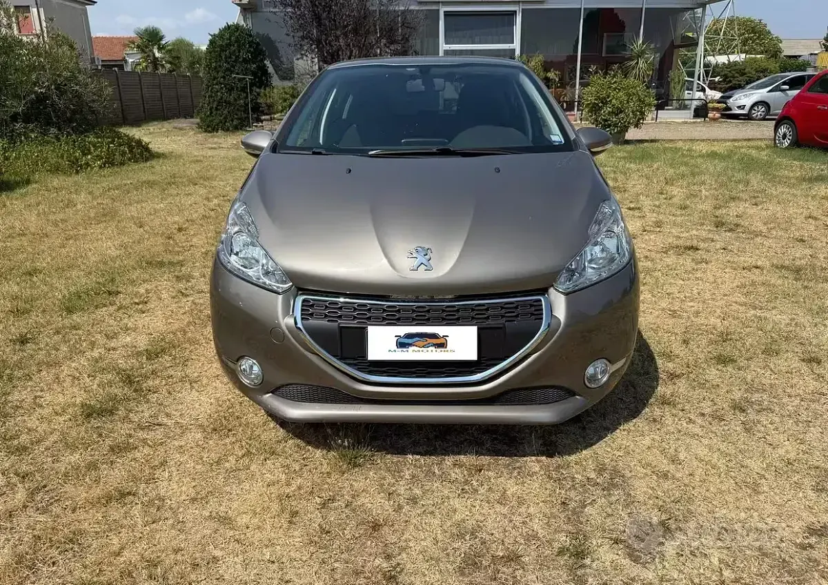 Usata Peugeot 208 Active 82 CV (60 kW) 2015 Grigio Utilitaria