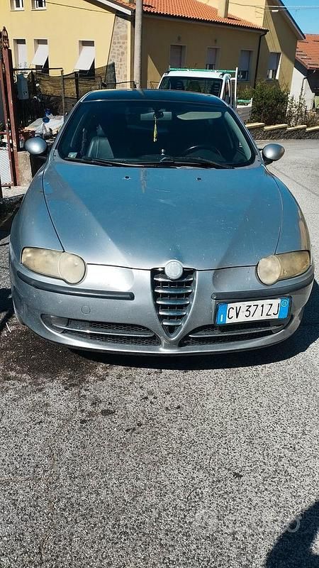 Second-hand Alfa Romeo 147 140 CP (102 kW) 2005 Gri Hatchback