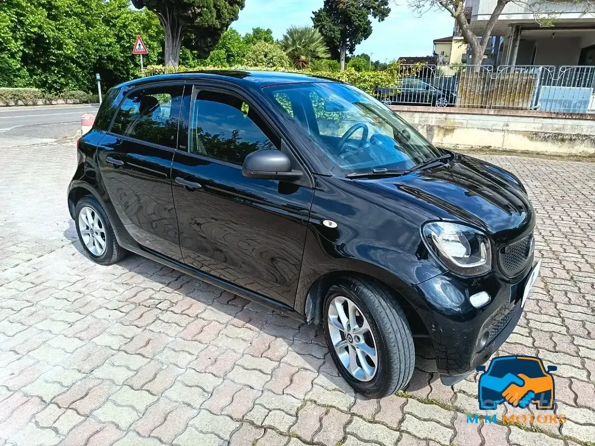 Usata Smart ForFour 71 CV (52 kW) 2017 Nero Utilitaria