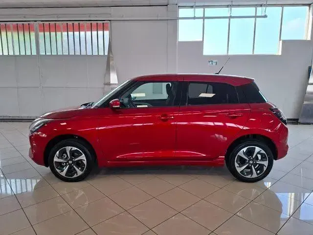 Nuova Suzuki Swift 81 CV (59 kW) 2026 Rosso Utilitaria