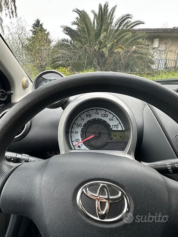 Usata Toyota Aygo Connect Style 72 CV (52 kW) 2012 Bianco Utilitaria