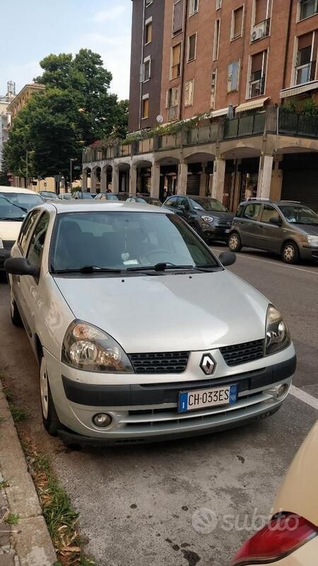 Usata Renault Clio II 58 CV (42 kW) 2003 Grigio Utilitaria