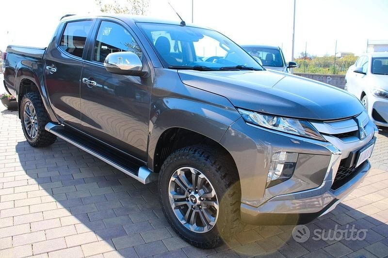Usata Mitsubishi L200 Select 149 CV (109 kW) 2020 Grigio Pick-up