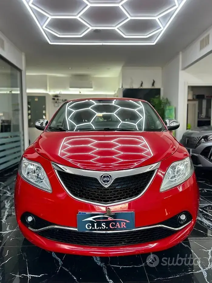 Usata Lancia Ypsilon Gold 69 CV (50 kW) 2018 Rosso Utilitaria