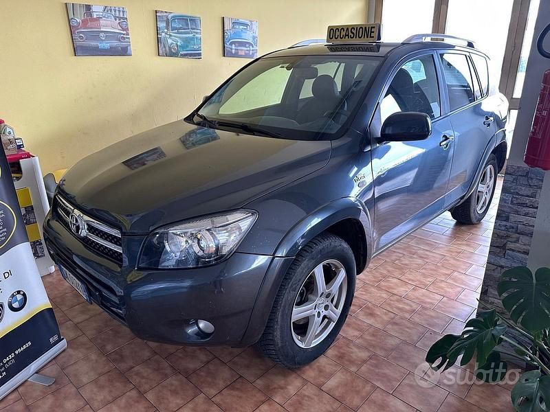 Usata Toyota RAV4 Luxury 177 CV (130 kW) 2007 Grigio SUV