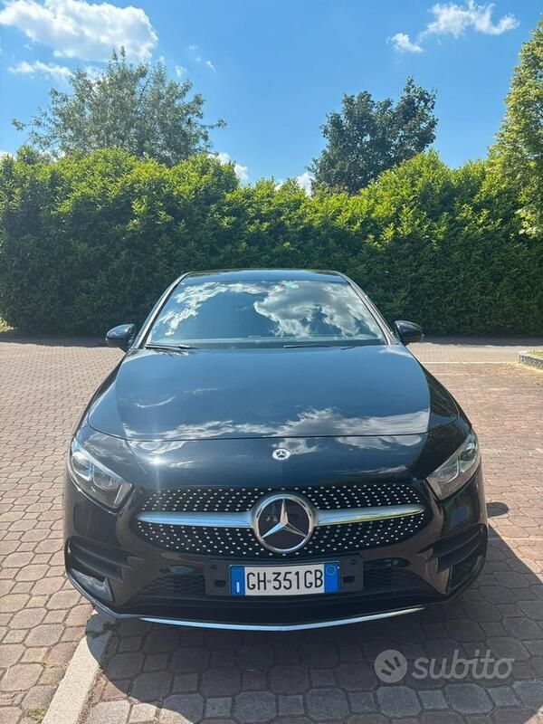 Nero Usata 2022 Mercedes A250 Due volumi | 32.500 € (Buon prezzo) - Immagine 1/4