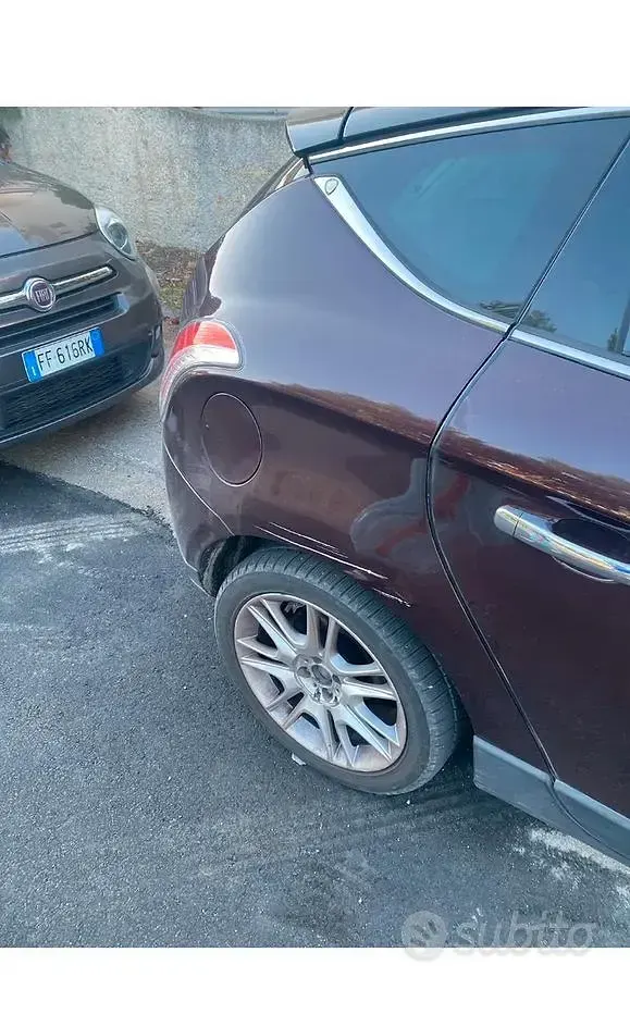 Usata Lancia Delta 120 CV (88 kW) 2009 Viola Utilitaria