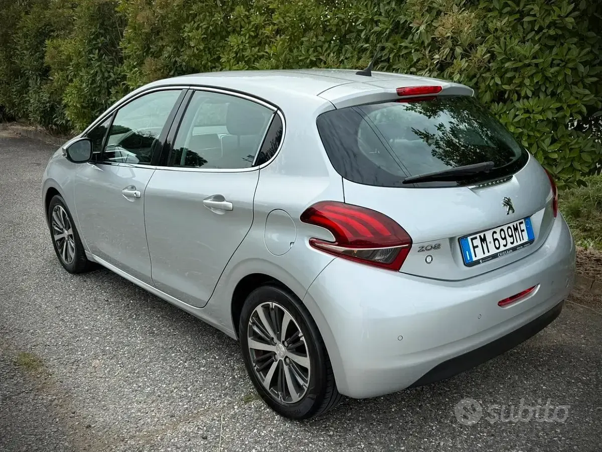 Usata Peugeot 208 82 CV (60 kW) 2018 Grigio Utilitaria
