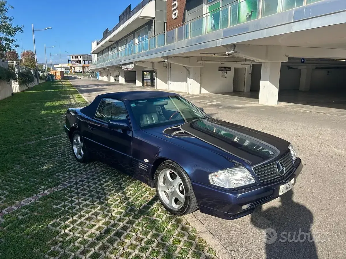 Usata Mercedes SL500 231 CV (169 kW) 1998 Blu Cabrio