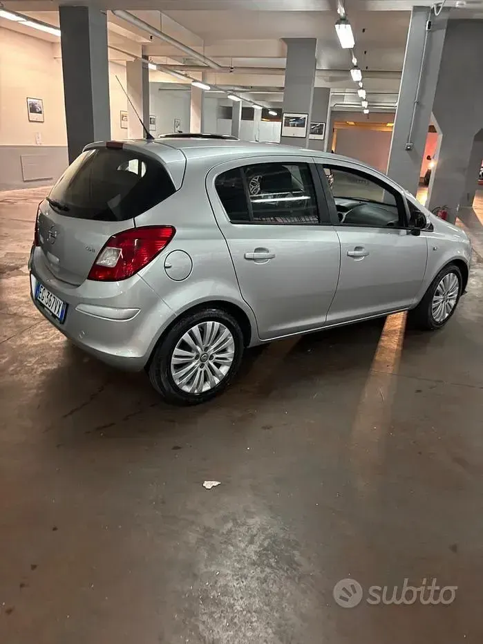 Usata Opel Corsa Enjoy 75 CV (55 kW) 2011 Grigio Utilitaria