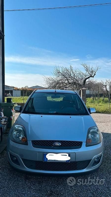 Usata Ford Fiesta 2008 Grigio Utilitaria