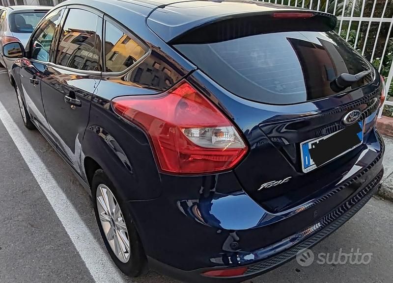 Usata Ford Focus 105 CV (77 kW) 2013 Blu Berlina