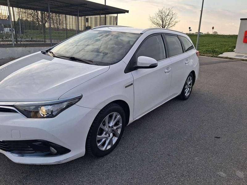 Usata Toyota Auris Touring Sports Cool 99 CV (72 kW) 2017 Bianco Station wagon